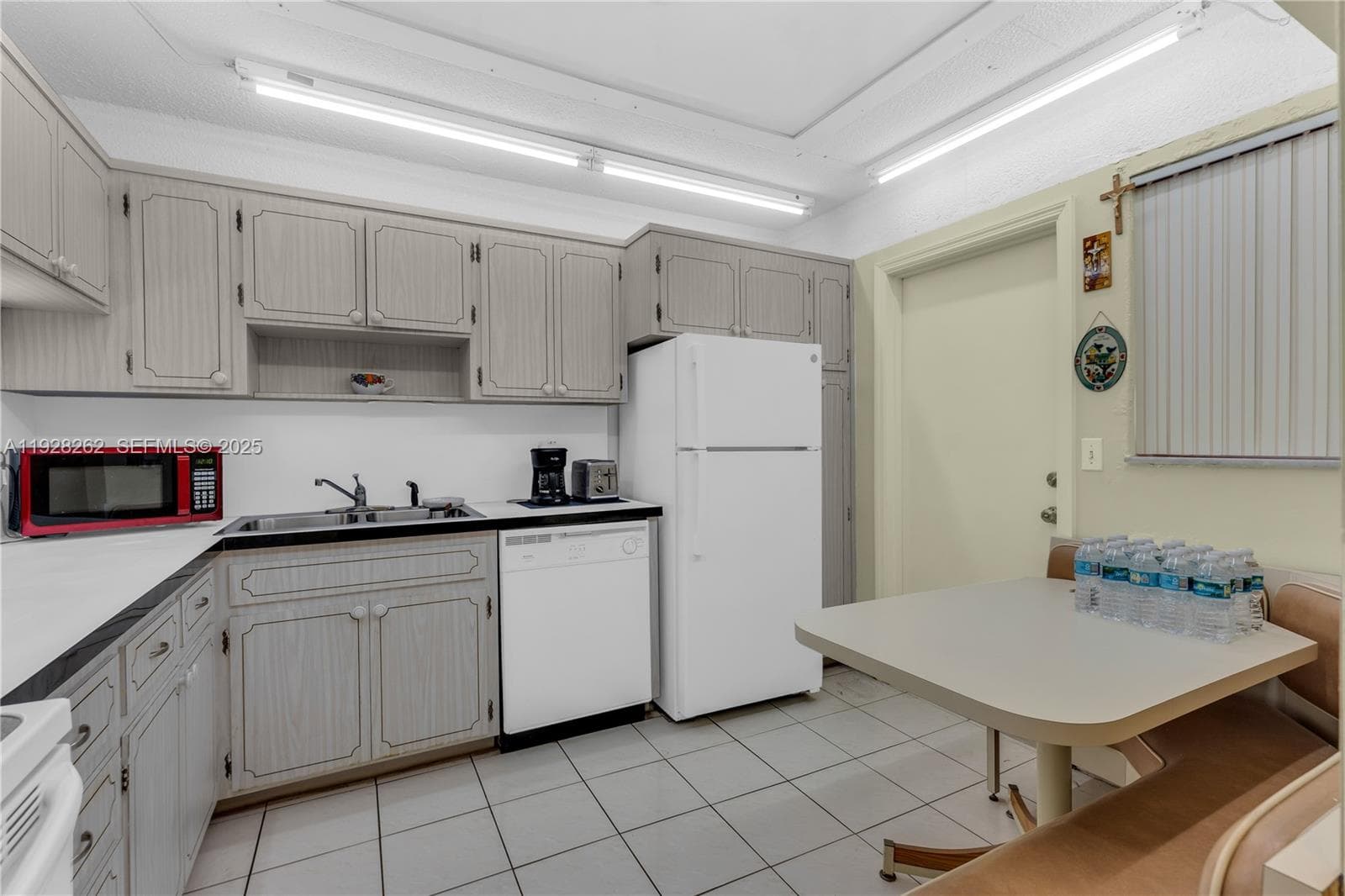 FIRST GULFSTREAM GARDENS · #407B in Hallandale Beach - Photo 2