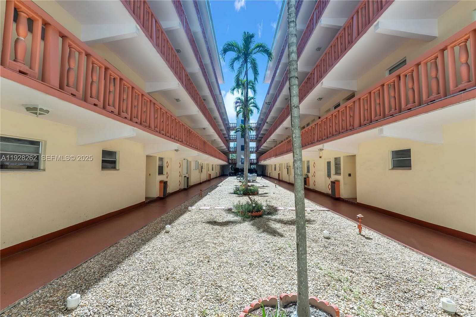 FIRST GULFSTREAM GARDENS · #407B in Hallandale Beach - Photo 18