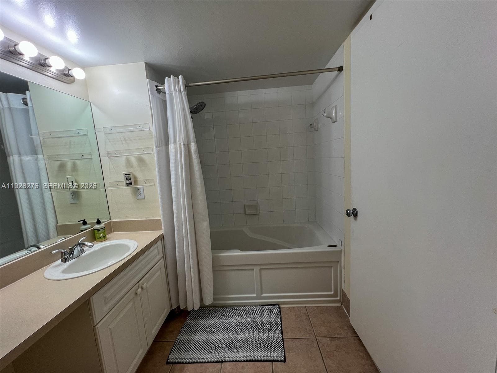 Las Olas By The River · #2303 in Fort Lauderdale - Photo 13