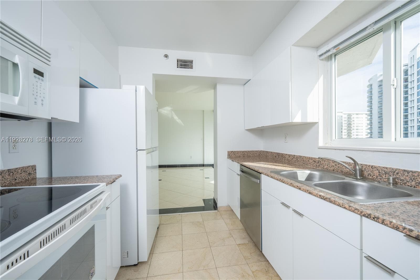 The Grand View · #906 in Miami Beach - Photo 11