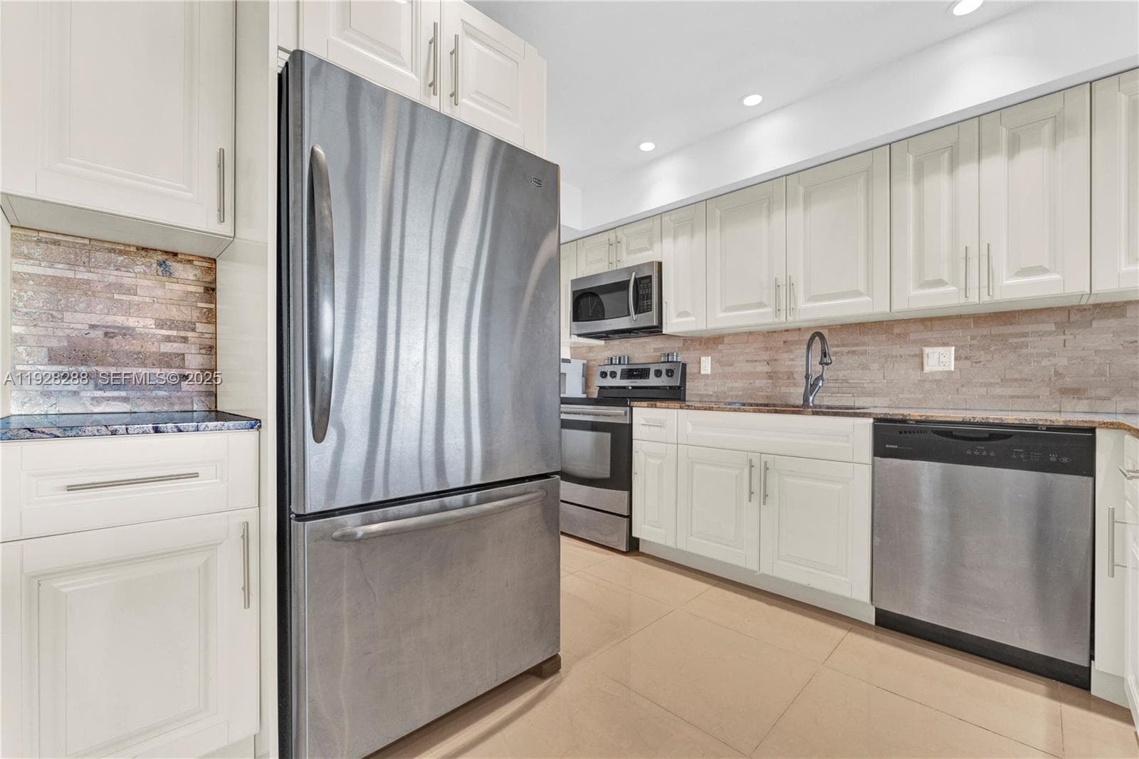 FAIRWAYS RIVIERA · #729 in Hallandale Beach - Photo 3