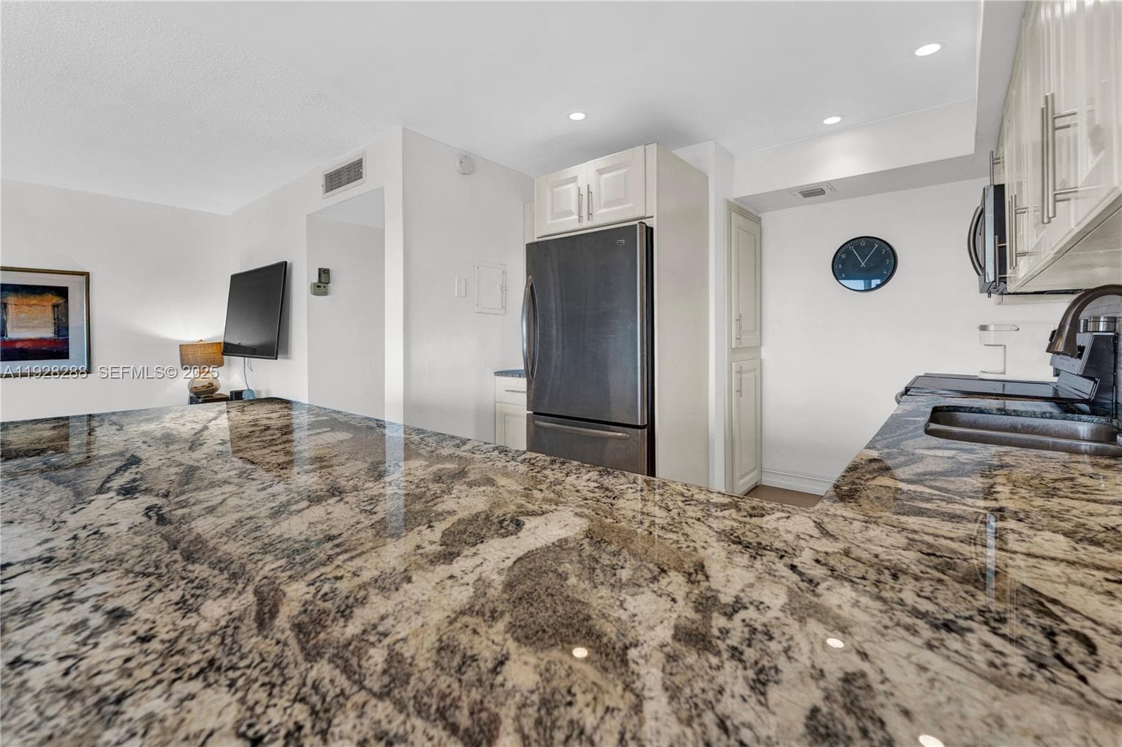 FAIRWAYS RIVIERA · #729 in Hallandale Beach - Photo 5