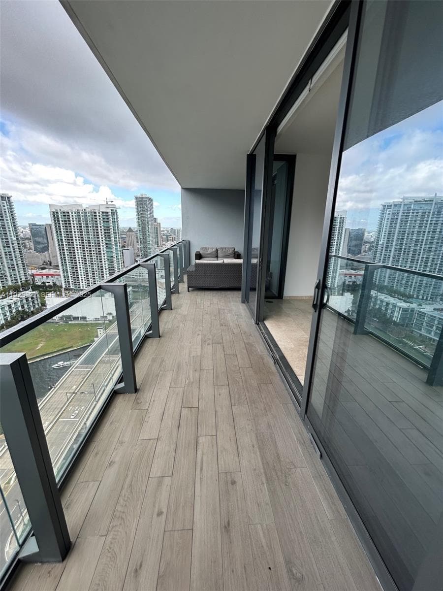 Reach Brickell City Centre · #3008 in Miami - Photo 22