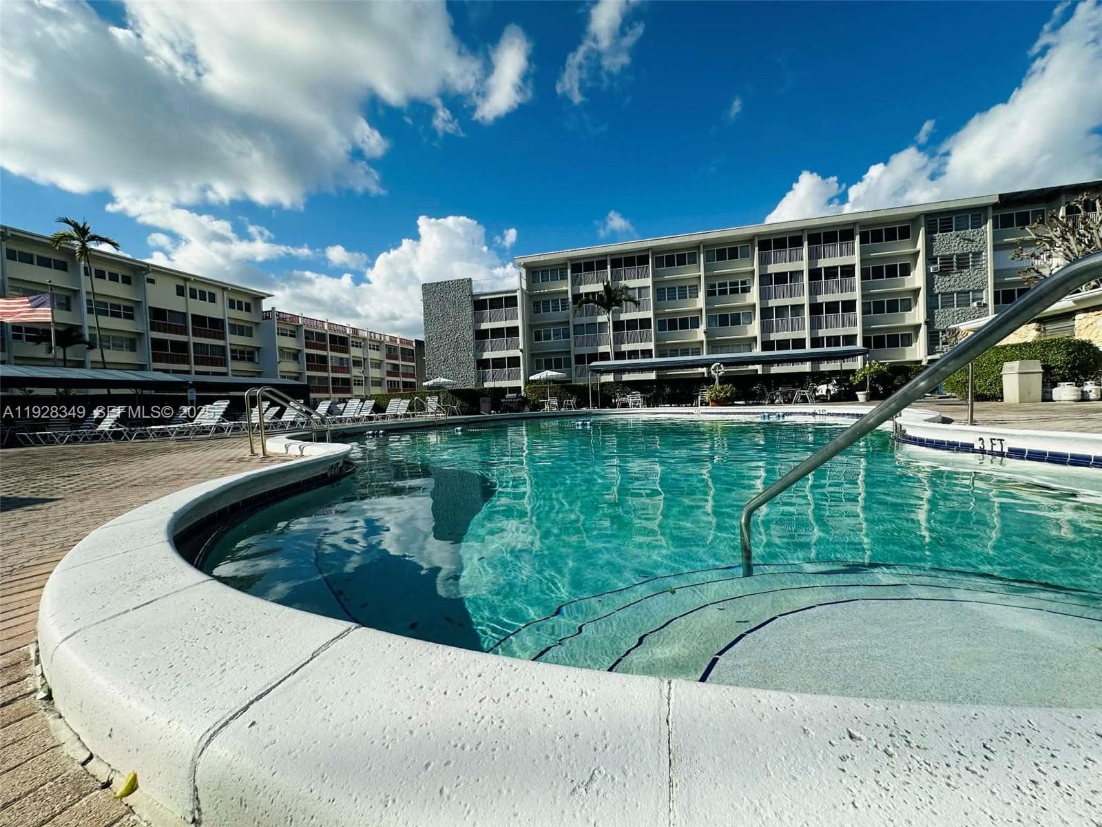 THIRD GULFSTREAM GARDEN · #404G in Hallandale Beach - Photo 2