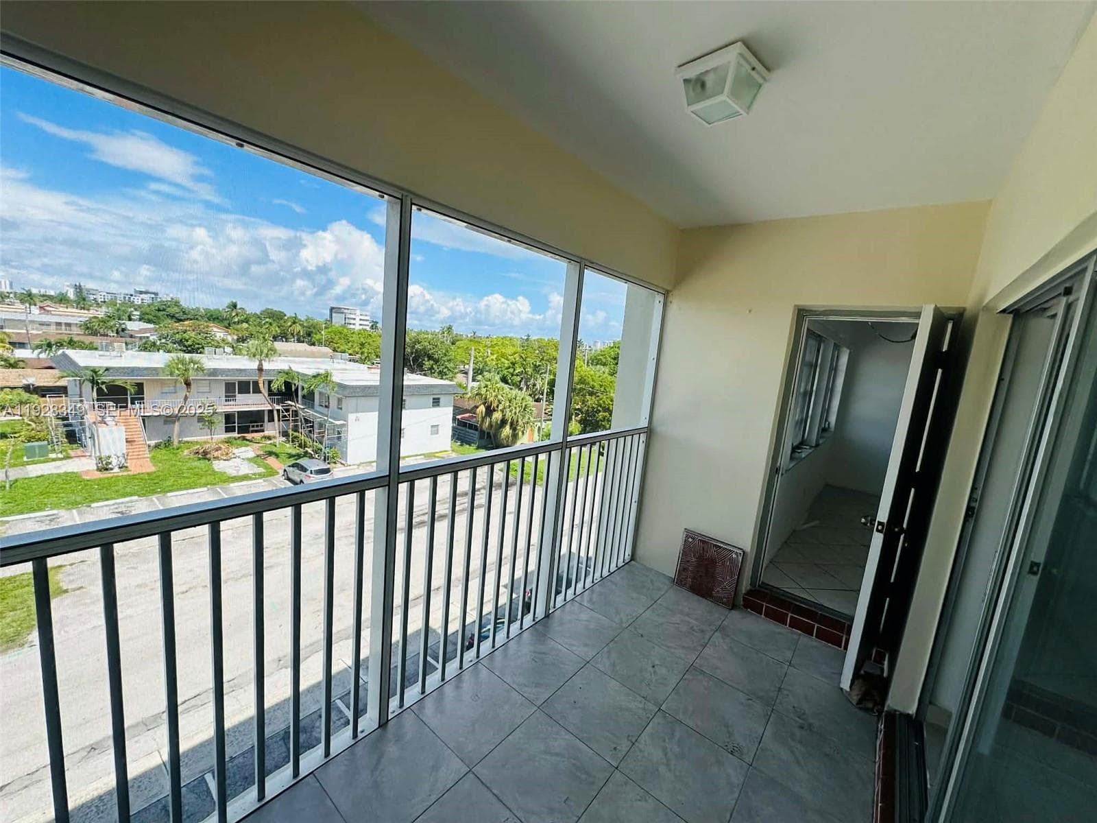 THIRD GULFSTREAM GARDEN · #404G in Hallandale Beach - Photo 1