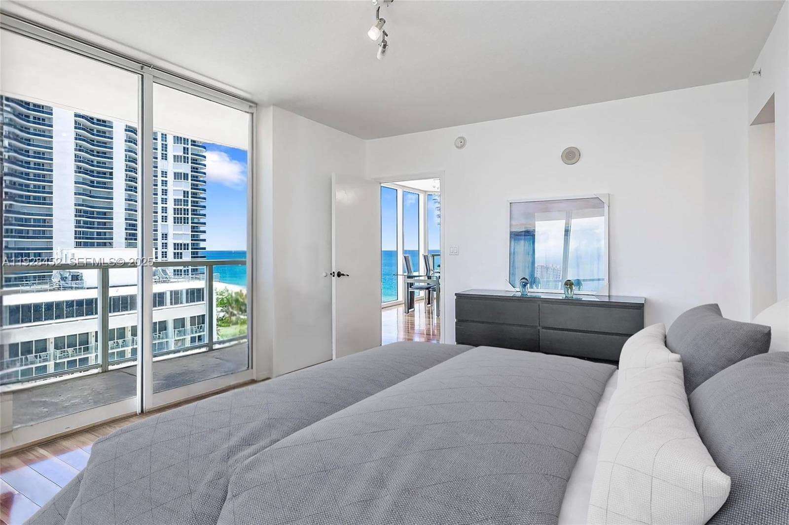 La Perla · #1507 in Sunny Isles Beach - Photo 9