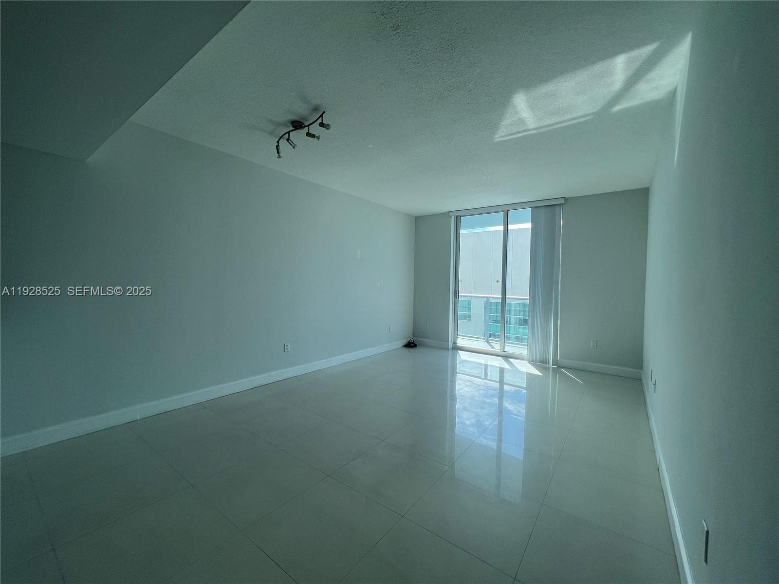 Latitude on the River · #2914 in Miami - Photo 8