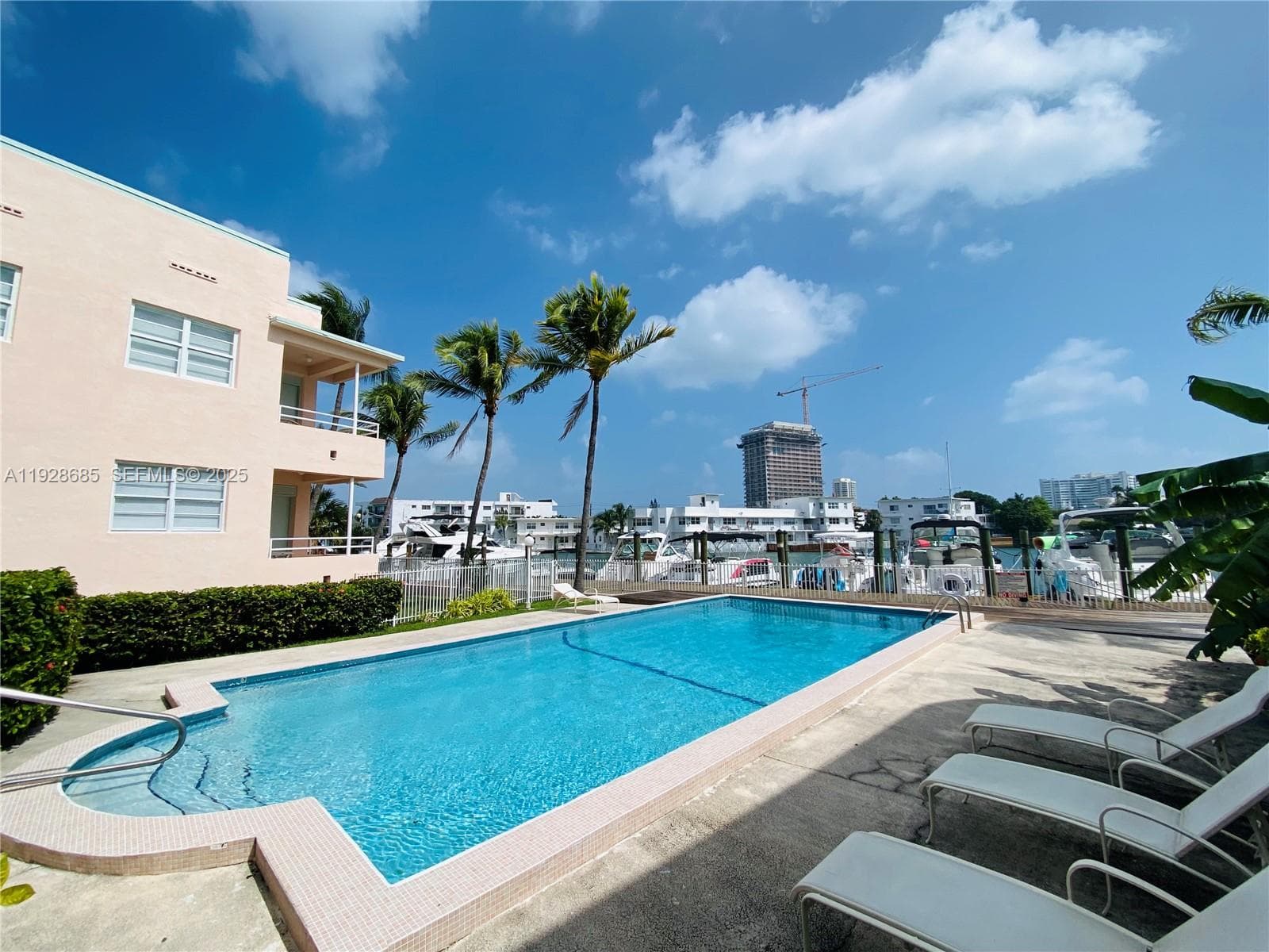 BAY DRIVE CONDO · #11 in Miami Beach - Photo 17