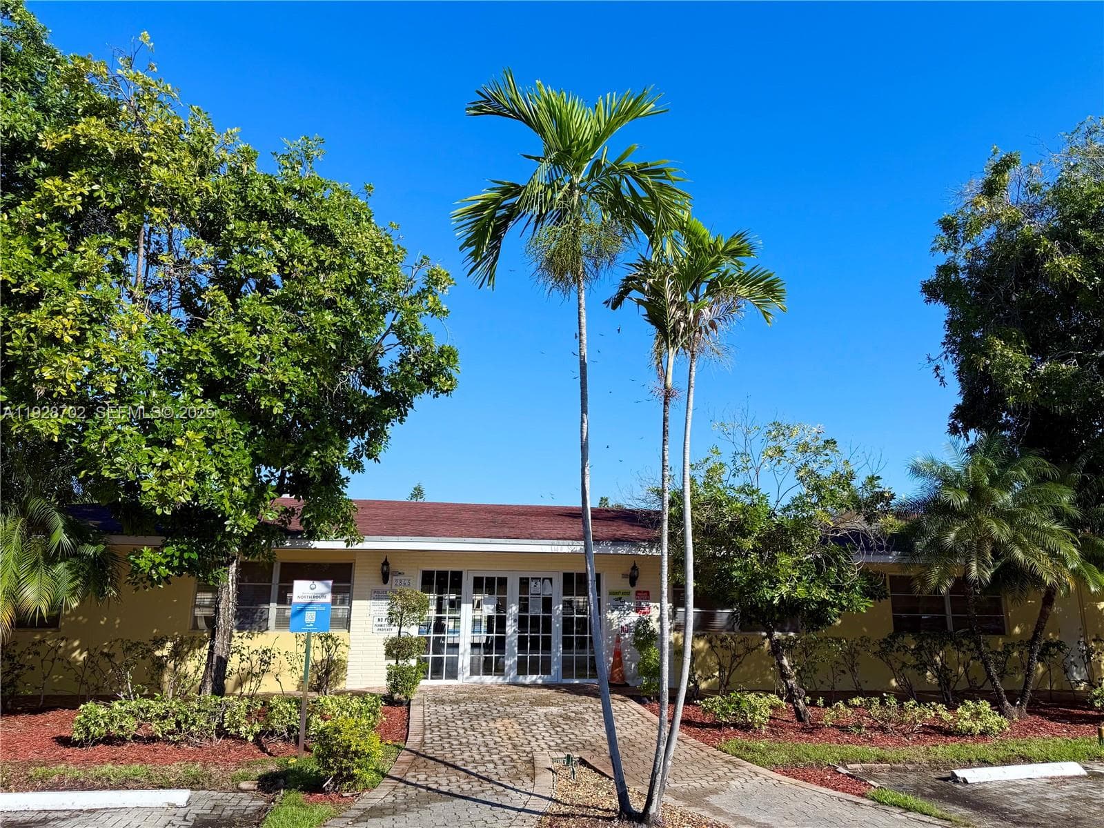 BISC LAKE GARDENS NO 2 BL · #F217 in Aventura - Photo 1