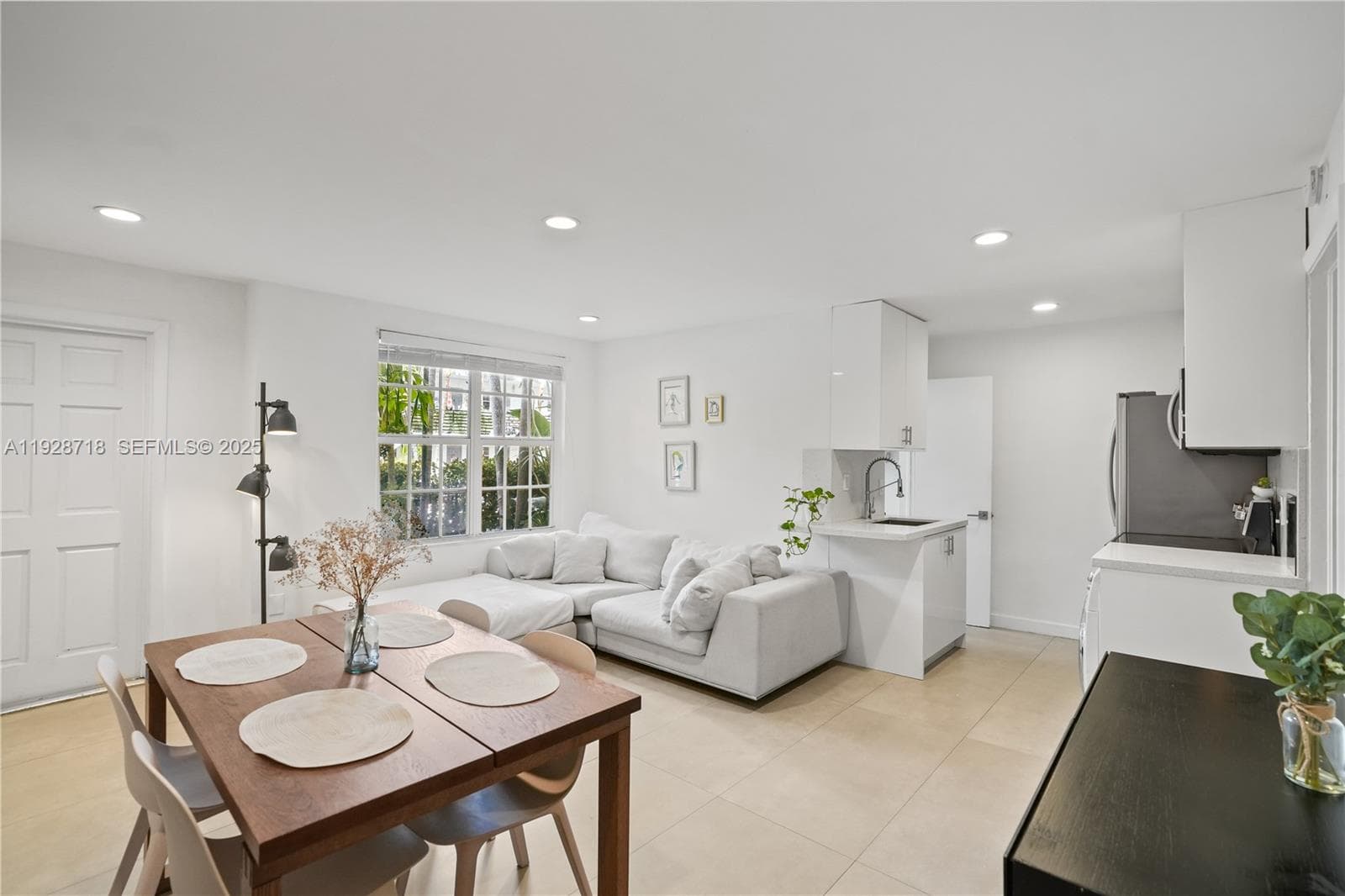 Friendly corner · #940B in Miami Beach - Photo 2