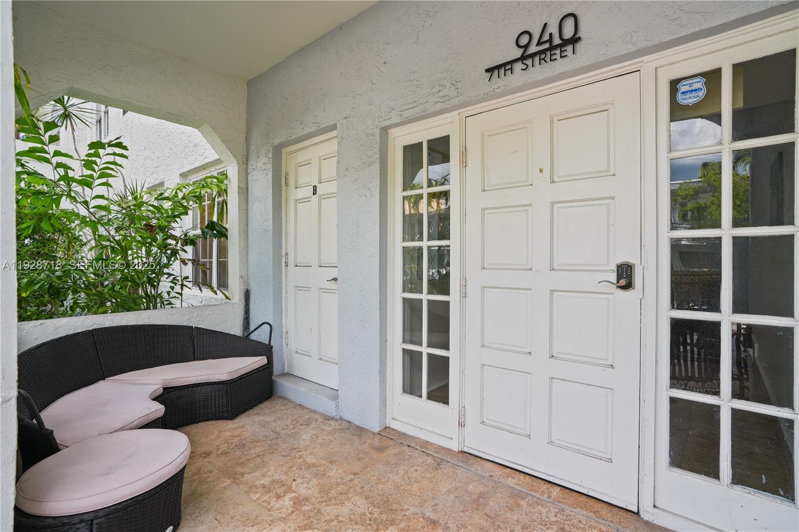 Friendly corner · #940B in Miami Beach - Photo 13