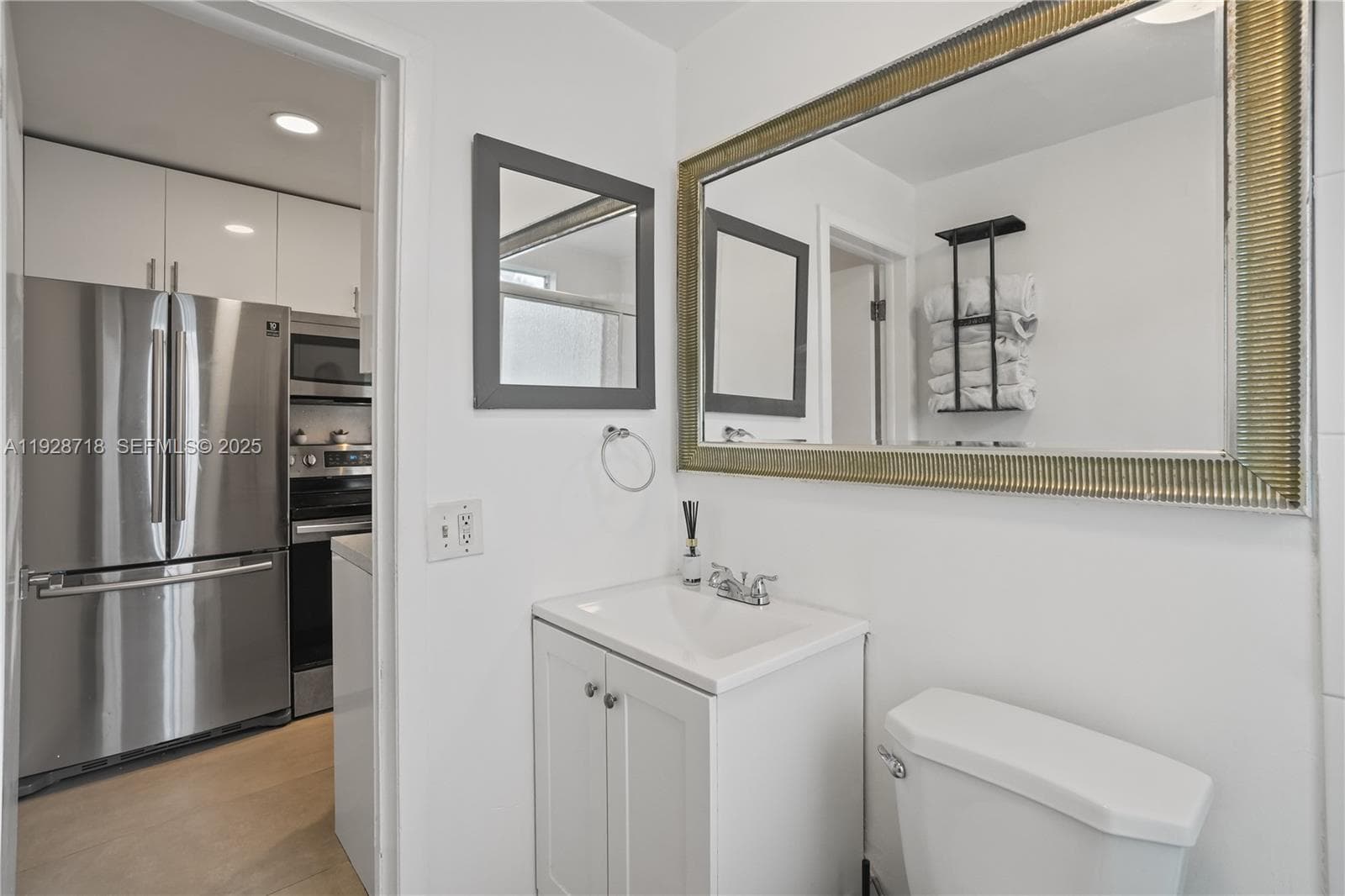 Friendly corner · #940B in Miami Beach - Photo 10