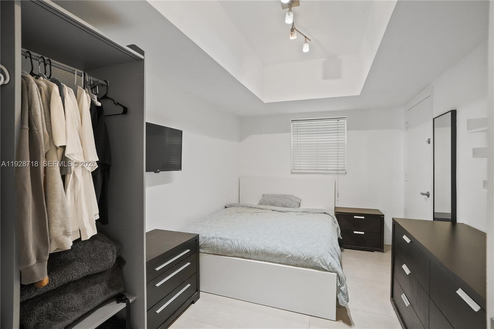Friendly corner · #940B in Miami Beach - Photo 8