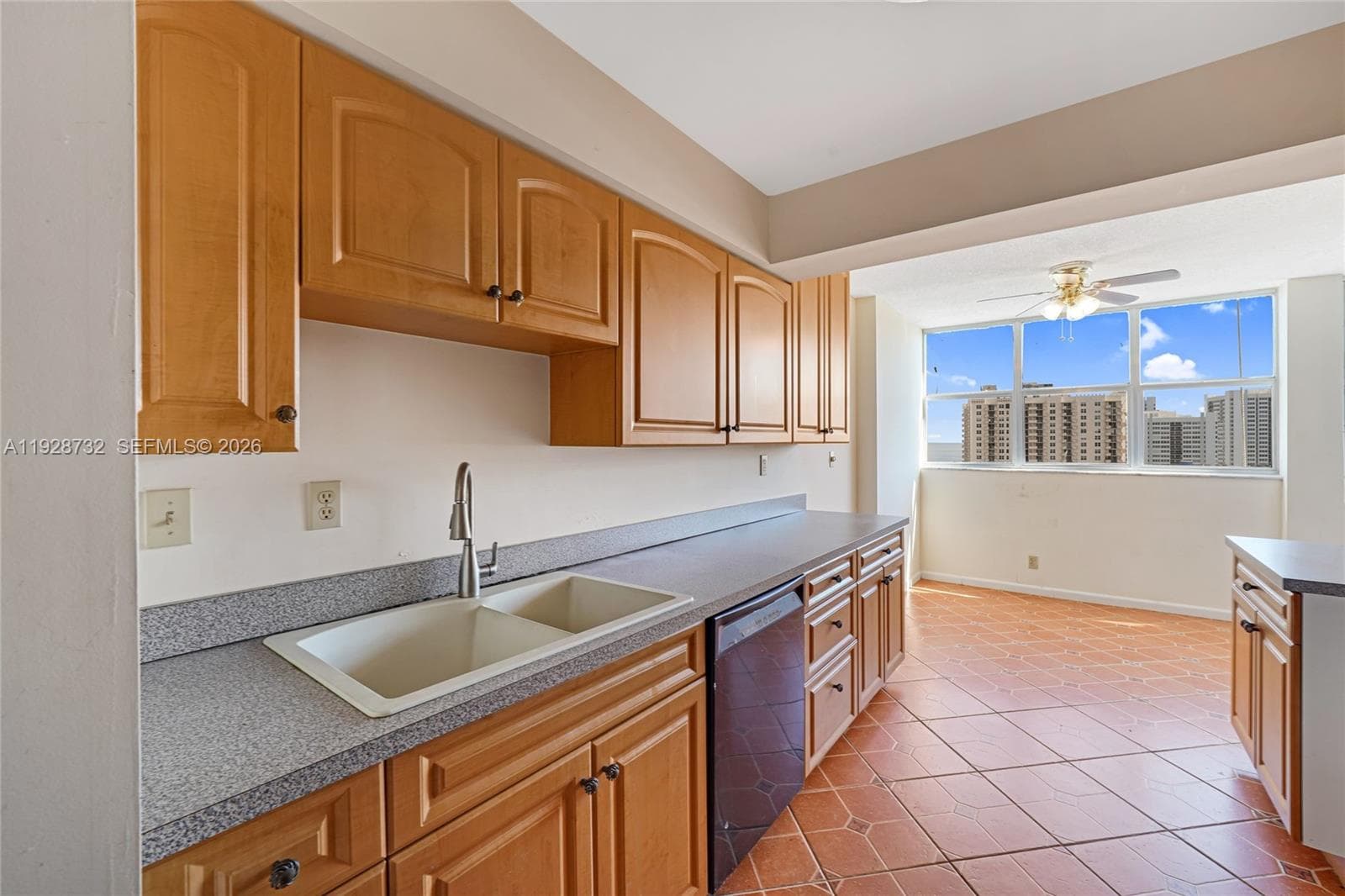 LAKE POINT TOWER CONDOMIN · #6 in Hallandale Beach - Photo 18