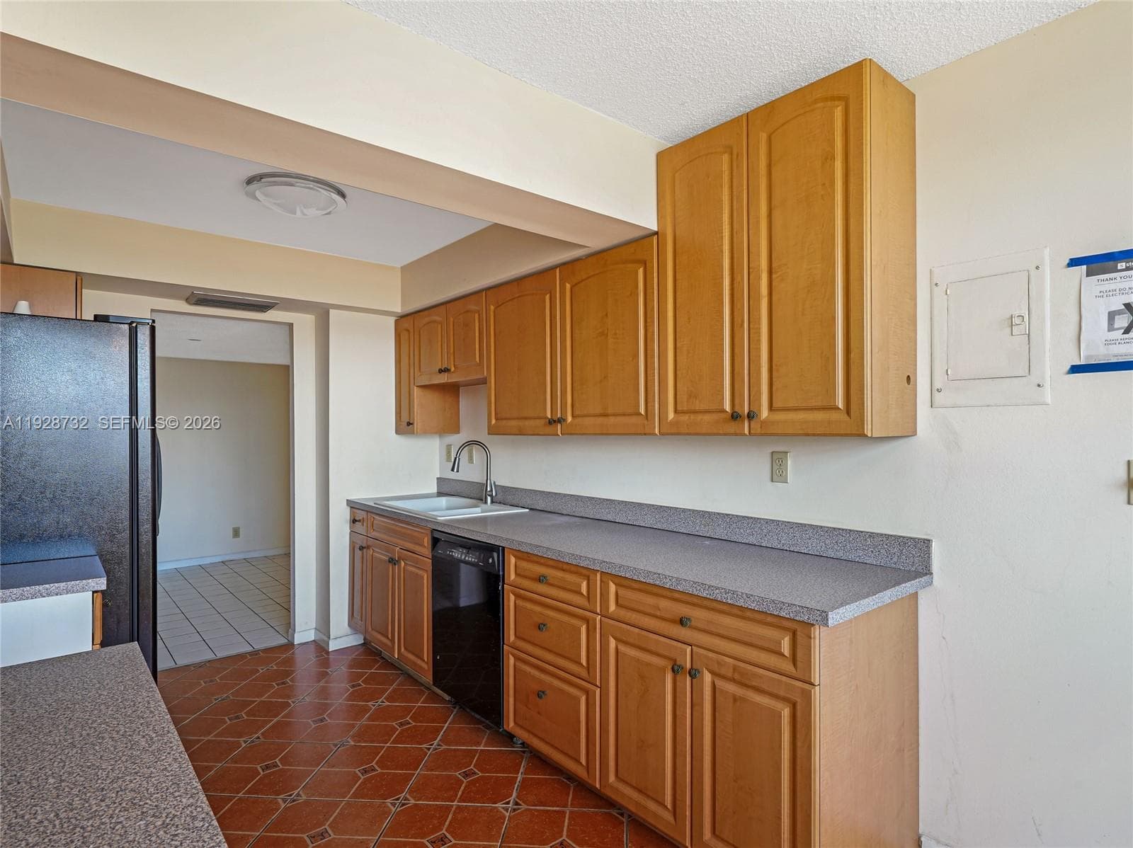 LAKE POINT TOWER CONDOMIN · #6 in Hallandale Beach - Photo 15
