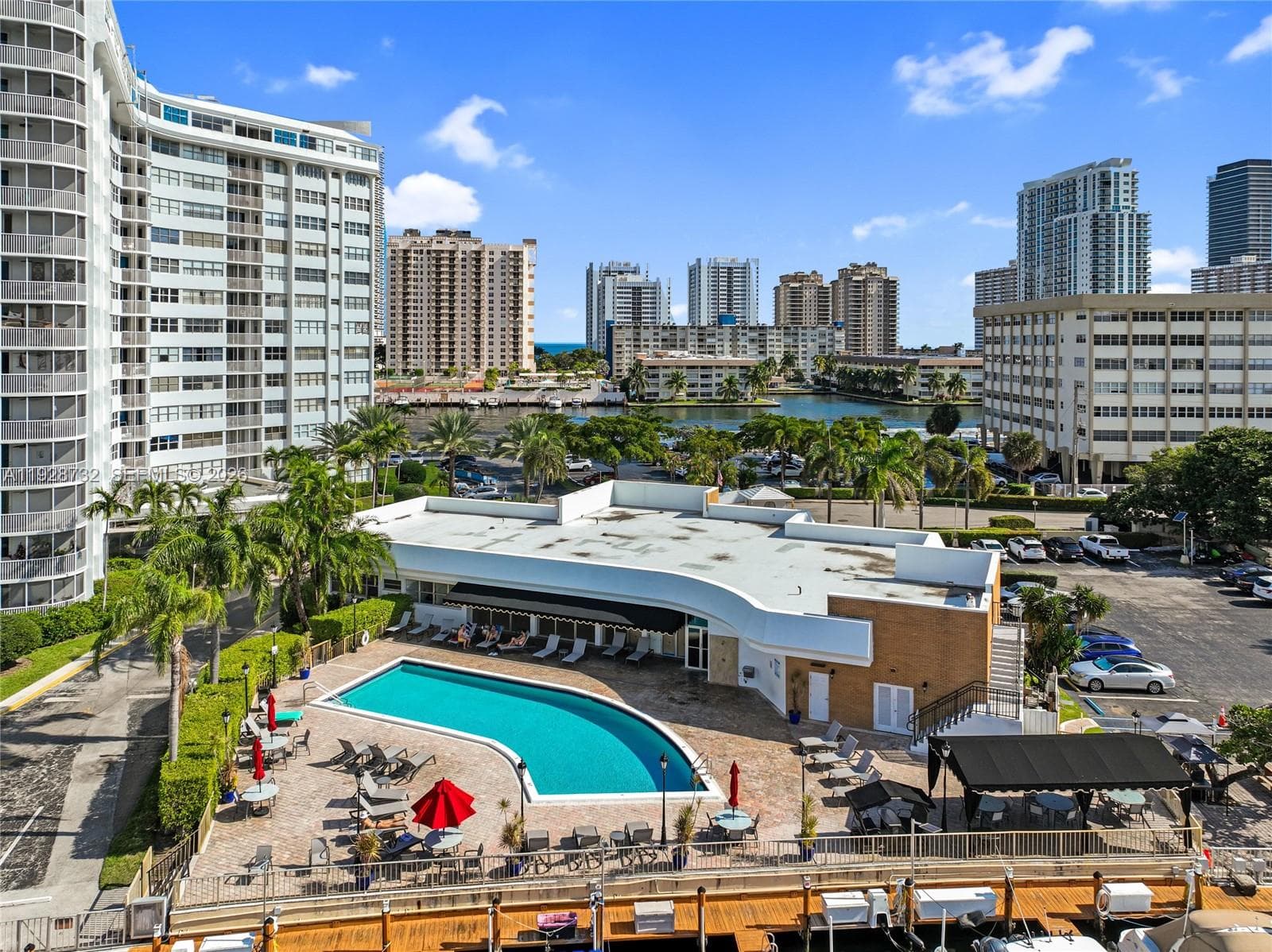 LAKE POINT TOWER CONDOMIN · #6 in Hallandale Beach - Photo 29