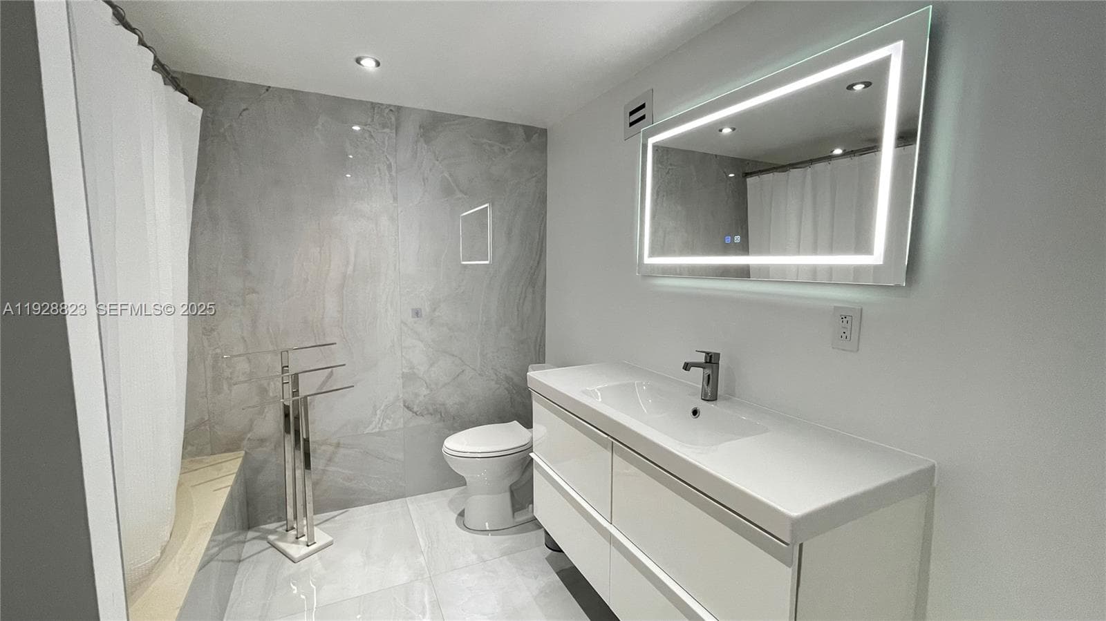 OCEANVIEW PARK CONDO · #807 in Hallandale Beach - Photo 10