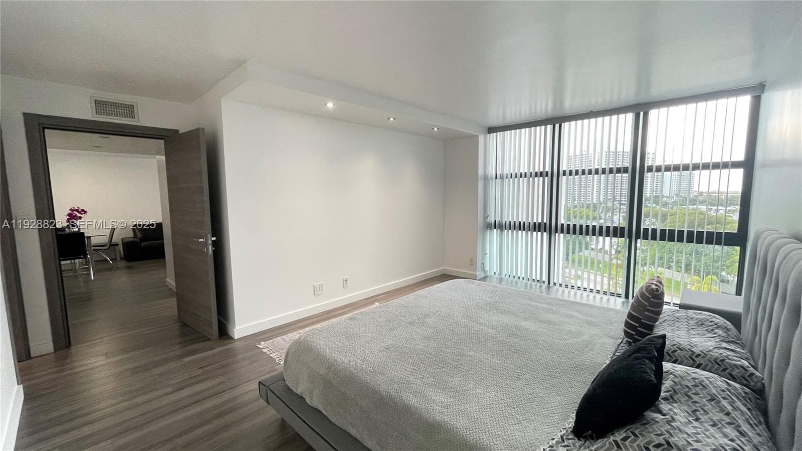 OCEANVIEW PARK CONDO · #807 in Hallandale Beach - Photo 8