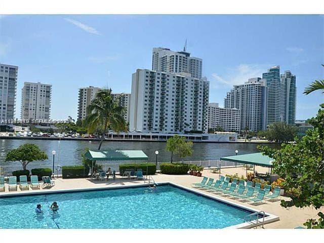 PARK VIEW CONDO · #1018 in Hallandale Beach - Photo 3