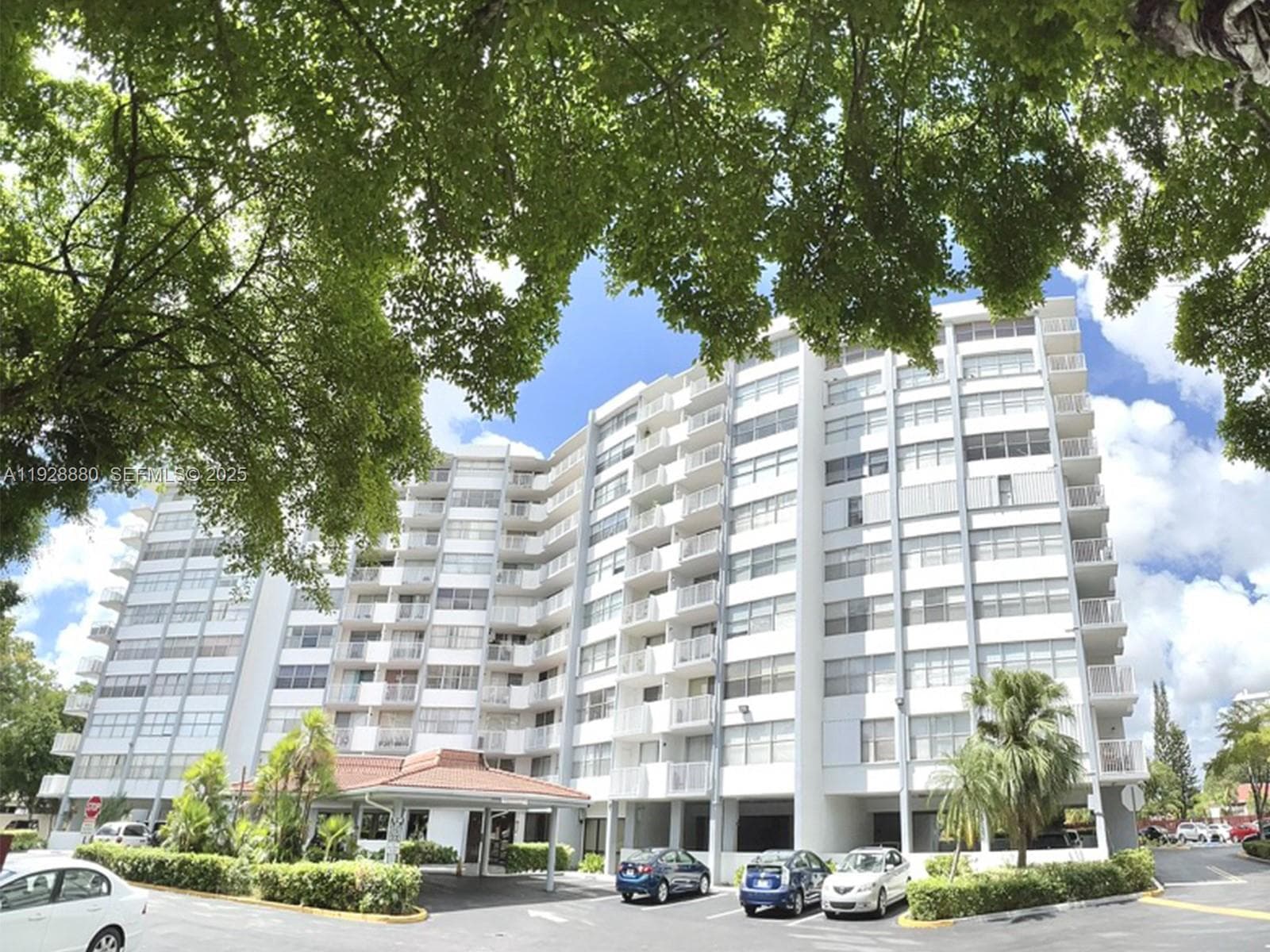 WILSHIRE CONDO · #711E in Miami - Photo 2