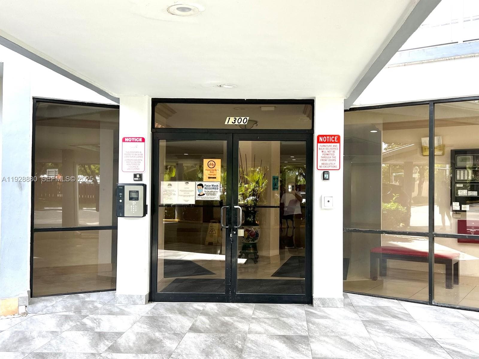 WILSHIRE CONDO · #711E in Miami - Photo 3