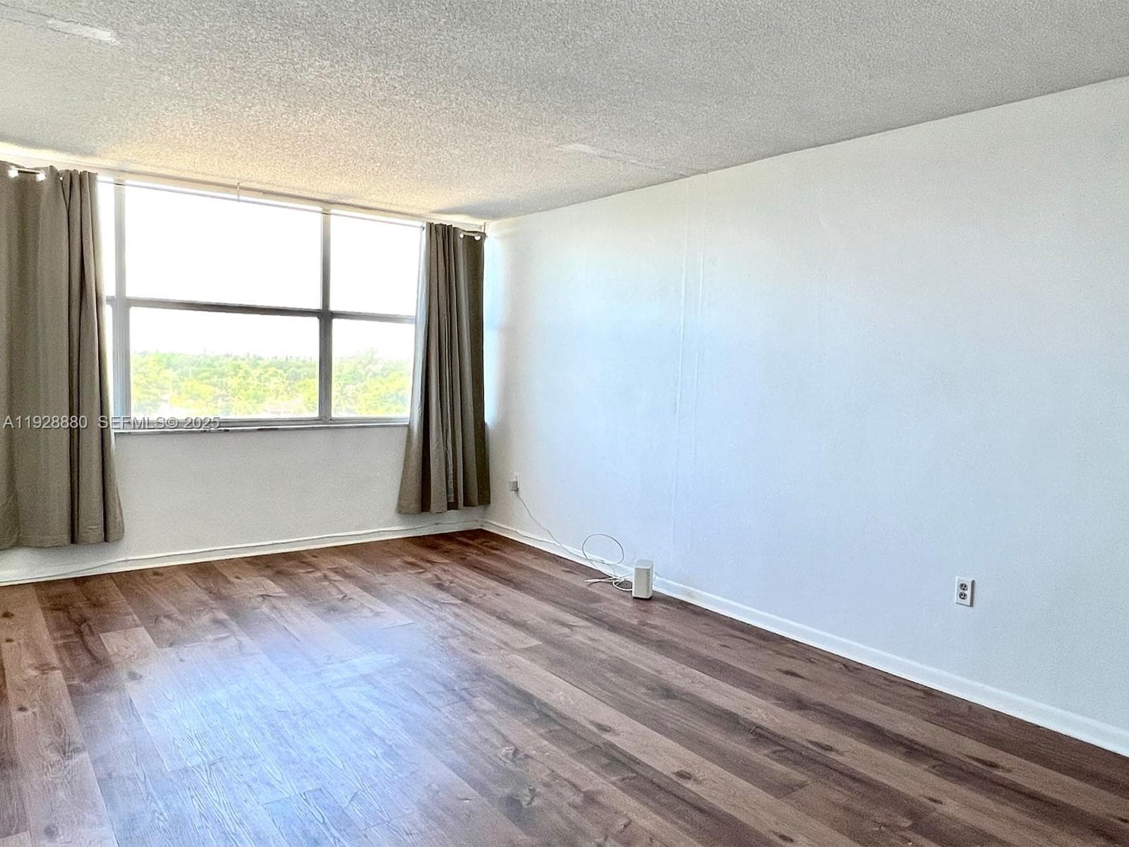 WILSHIRE CONDO · #711E in Miami - Photo 10