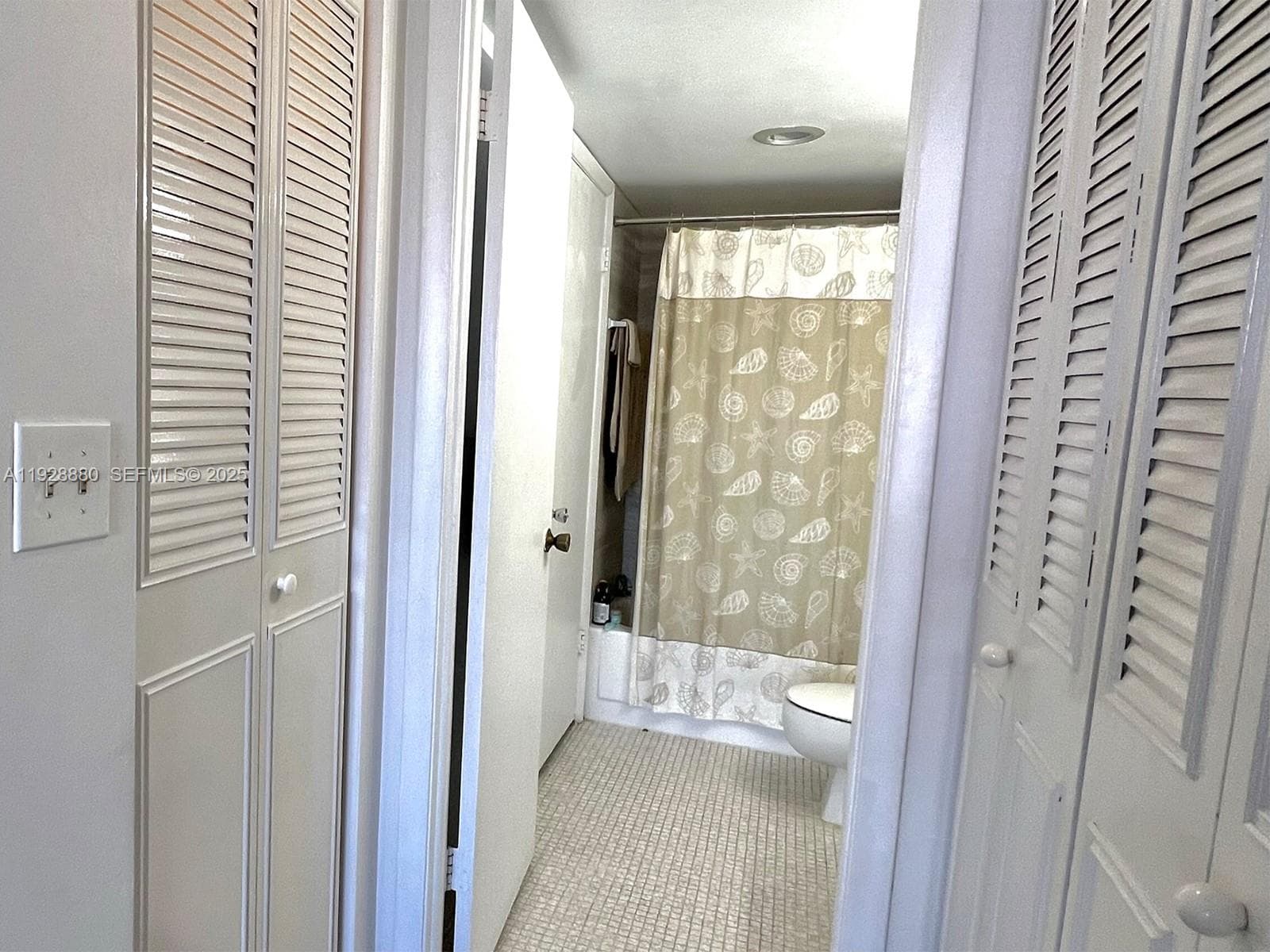 WILSHIRE CONDO · #711E in Miami - Photo 14