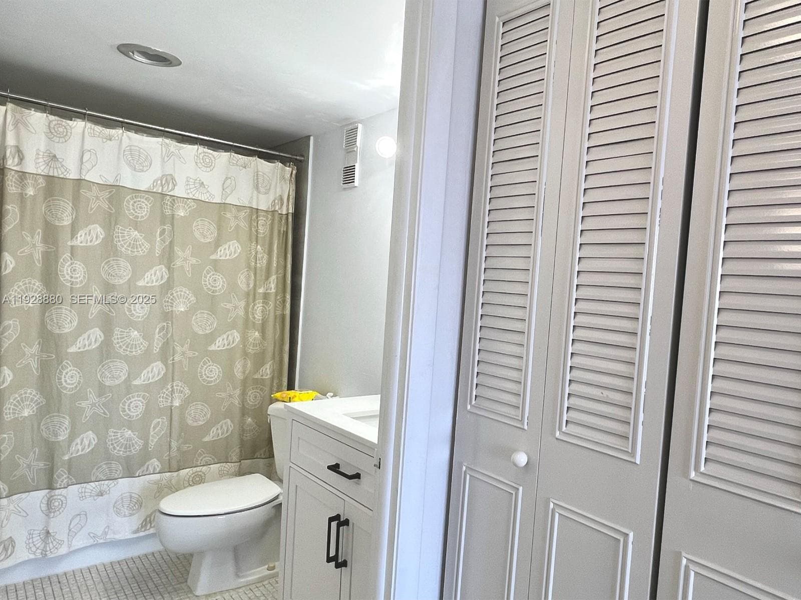 WILSHIRE CONDO · #711E in Miami - Photo 15