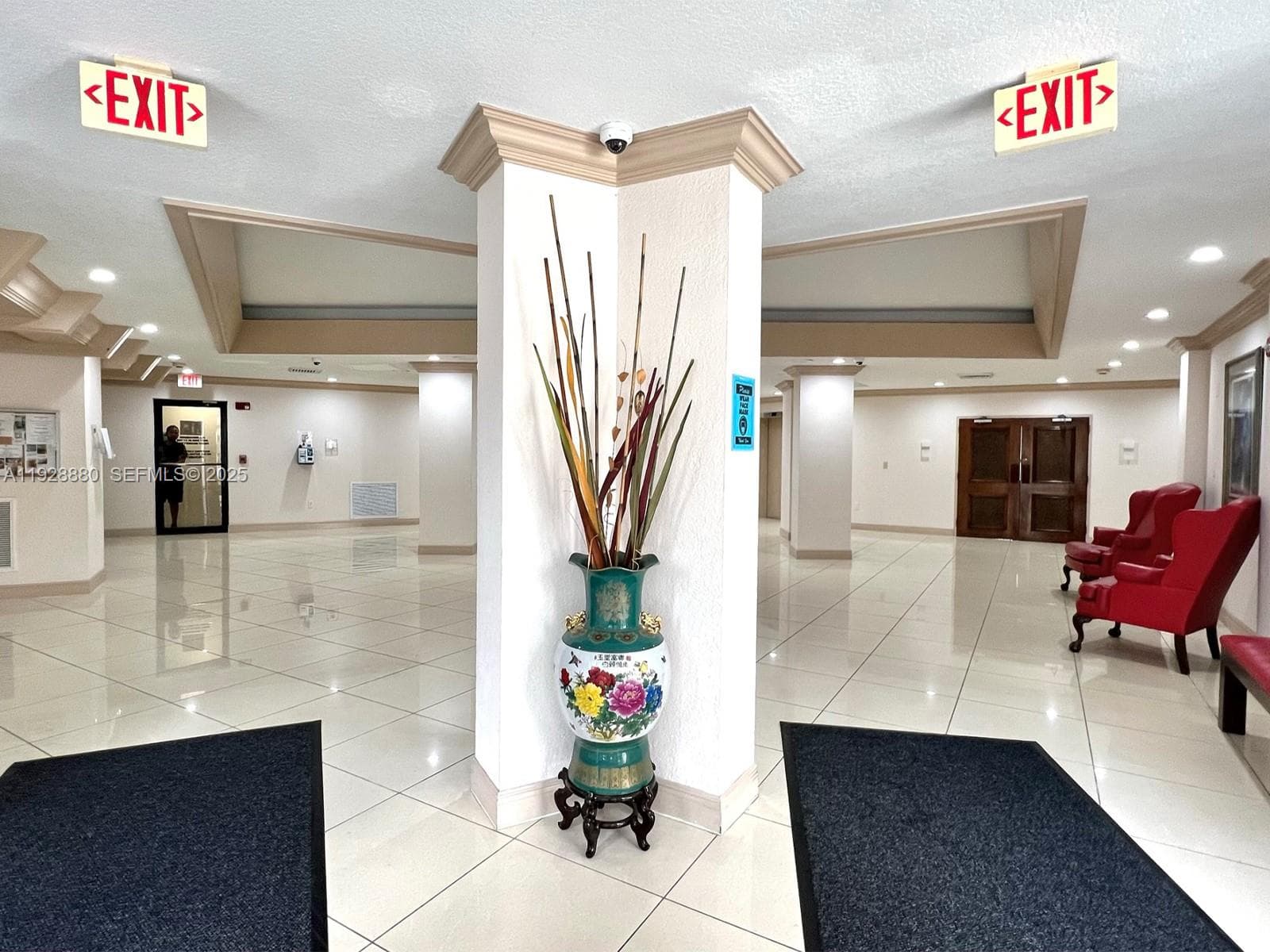 WILSHIRE CONDO · #711E in Miami - Photo 4