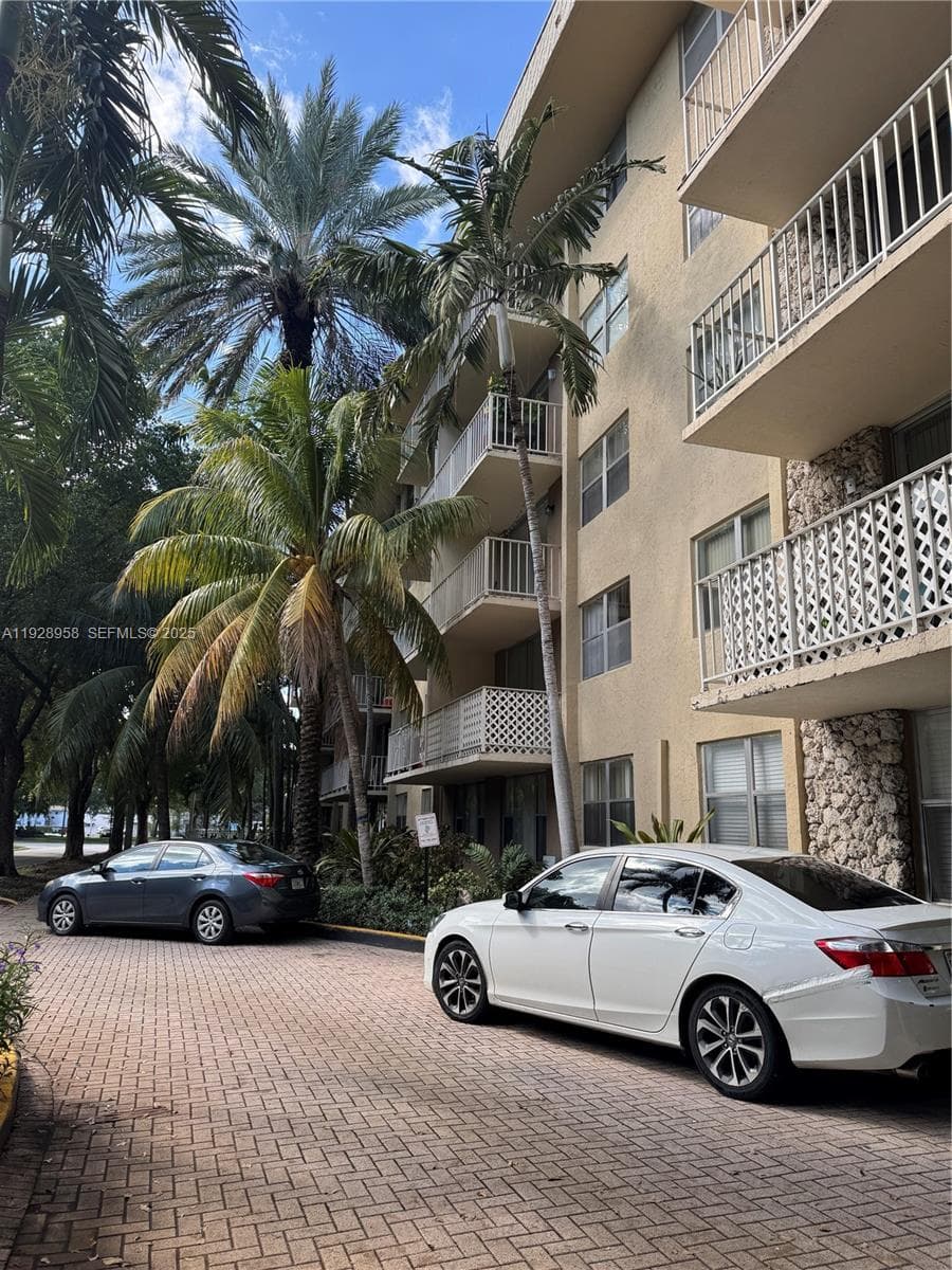 BAYVIEW PALMS CONDO · #231 in North Miami - Photo 13