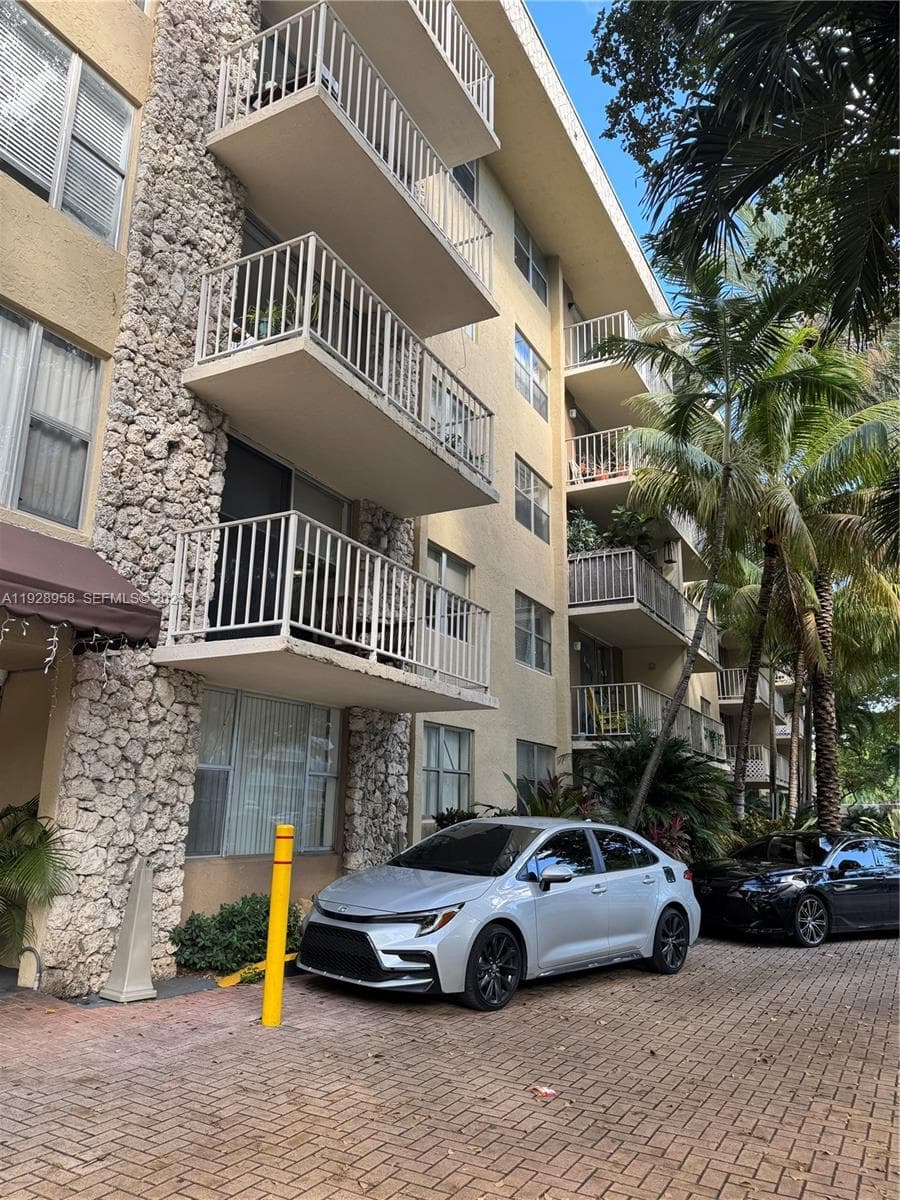 BAYVIEW PALMS CONDO · #231 in North Miami - Photo 12
