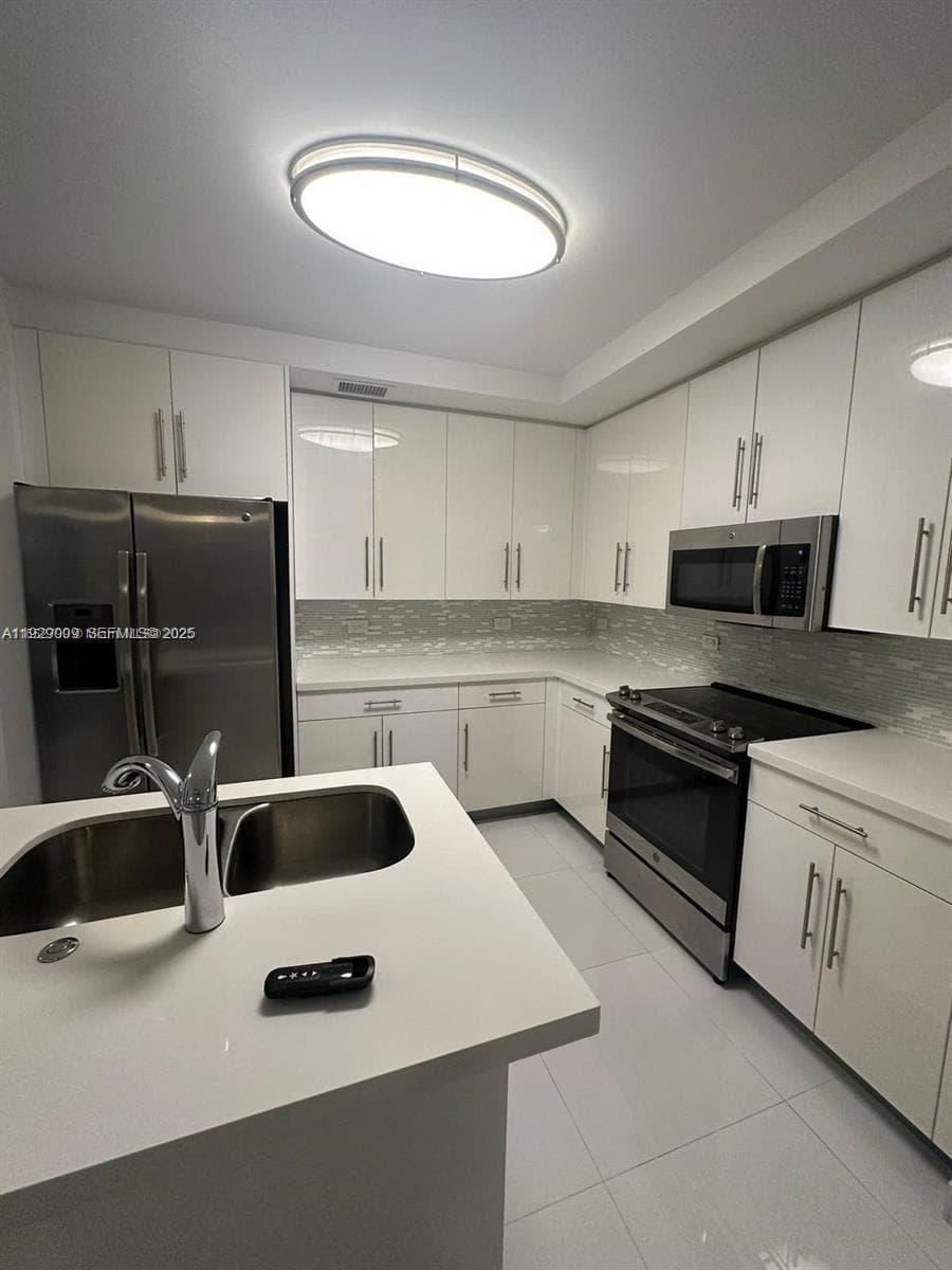 AVENTURA PLACE · #400 in Miami - Photo 3
