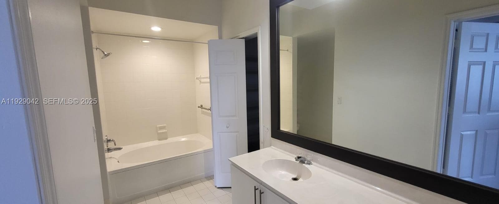 VILLAGE BY THE BAY CONDO · #12315 in Aventura - Photo 17