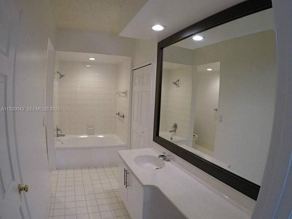 VILLAGE BY THE BAY CONDO · #12315 in Aventura - Photo 16