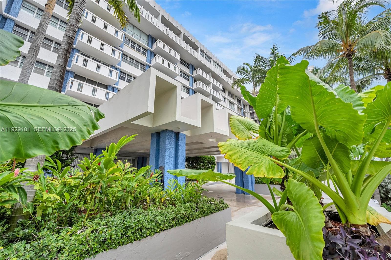 SOUTH BAY CLUB CONDO · #519 in Miami Beach - Photo 1