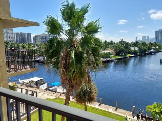 YACHT CLUB CONDO (THE) · #506 in Hallandale Beach - Photo 13