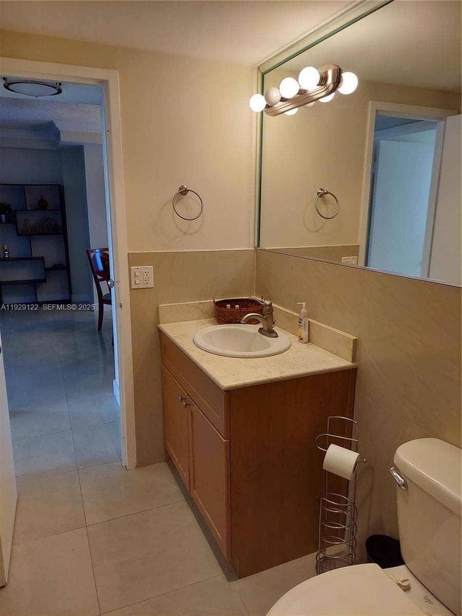 YACHT CLUB CONDO (THE) · #506 in Hallandale Beach - Photo 30