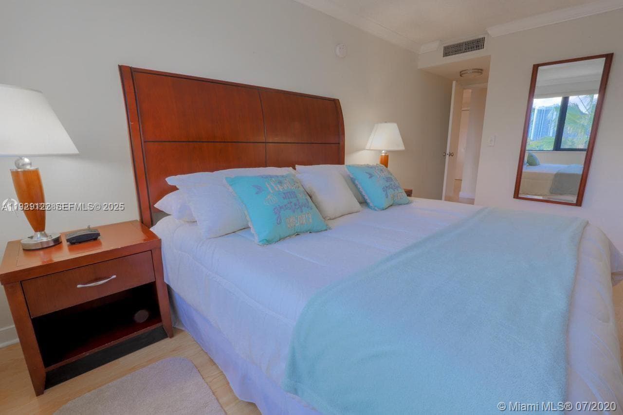 YACHT CLUB CONDO (THE) · #506 in Hallandale Beach - Photo 34