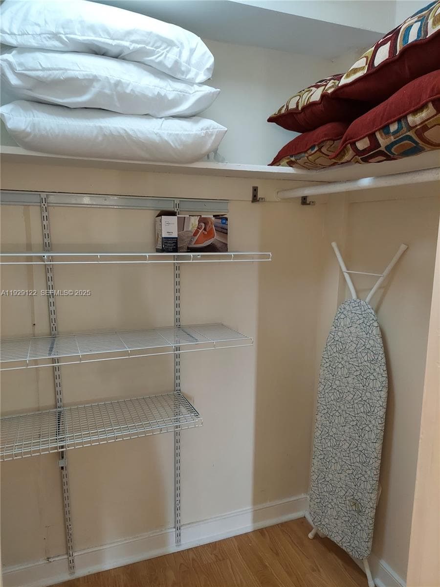 YACHT CLUB CONDO (THE) · #506 in Hallandale Beach - Photo 38