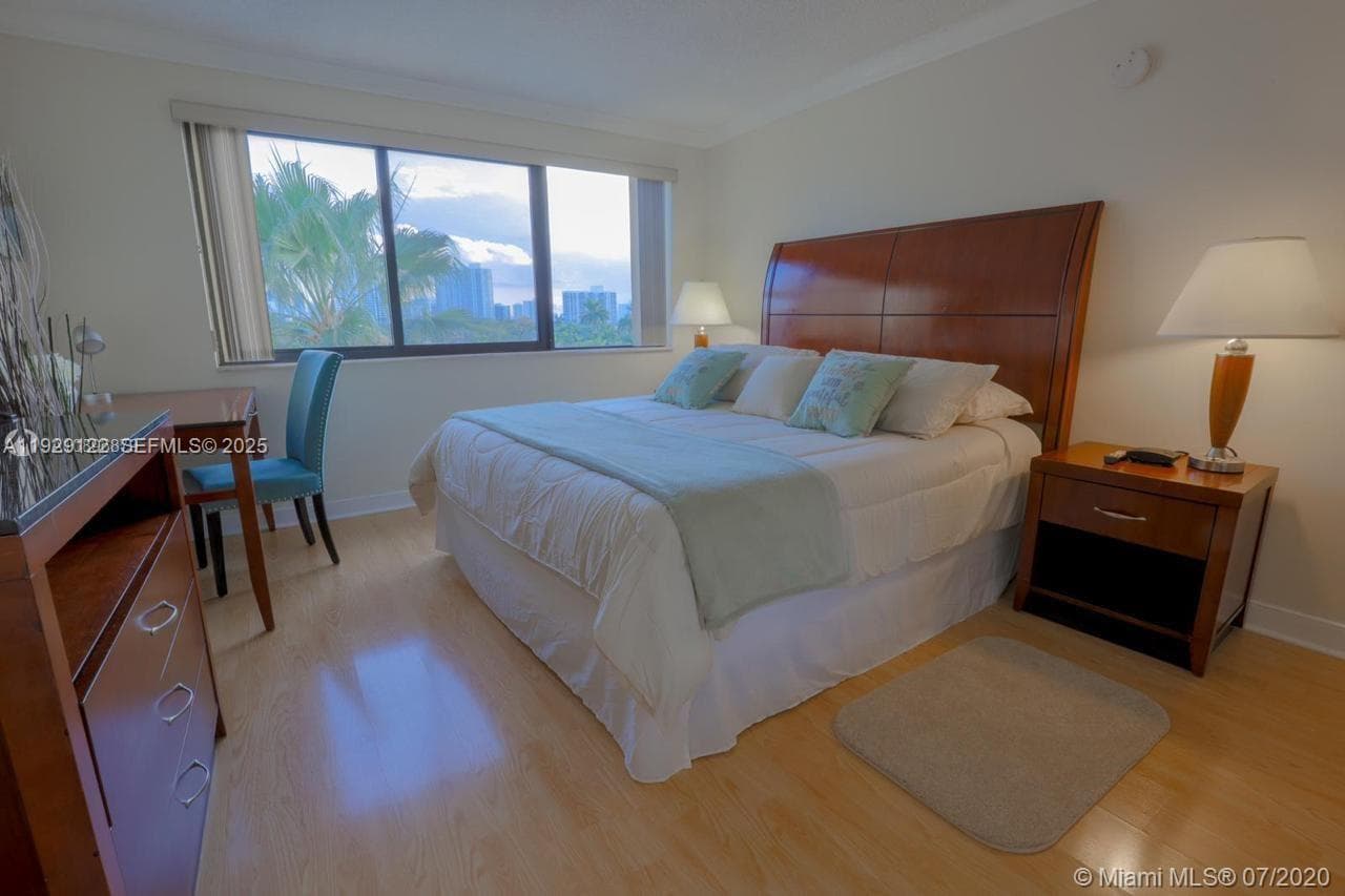 YACHT CLUB CONDO (THE) · #506 in Hallandale Beach - Photo 33