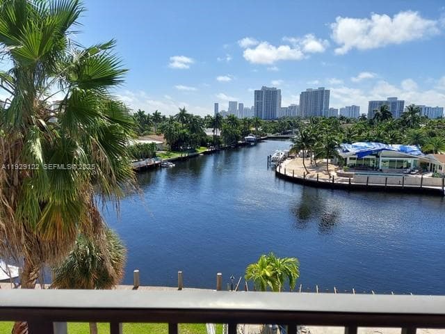 YACHT CLUB CONDO (THE) · #506 in Hallandale Beach - Photo 14