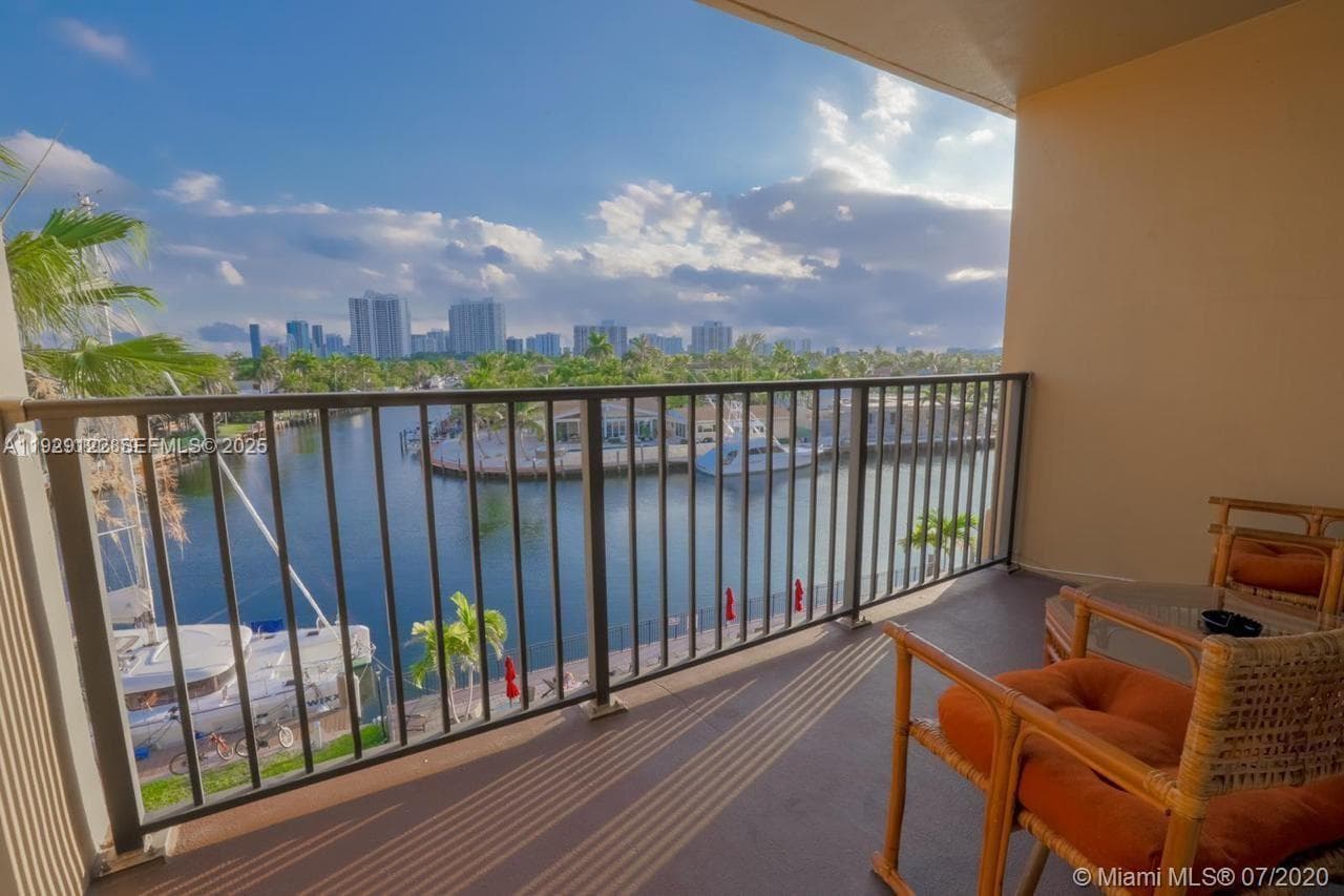 YACHT CLUB CONDO (THE) · #506 in Hallandale Beach - Photo 15