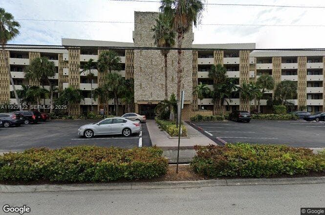 YACHT CLUB CONDO (THE) · #506 in Hallandale Beach - Photo 4