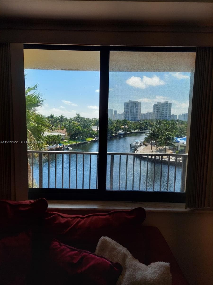 YACHT CLUB CONDO (THE) · #506 in Hallandale Beach - Photo 25
