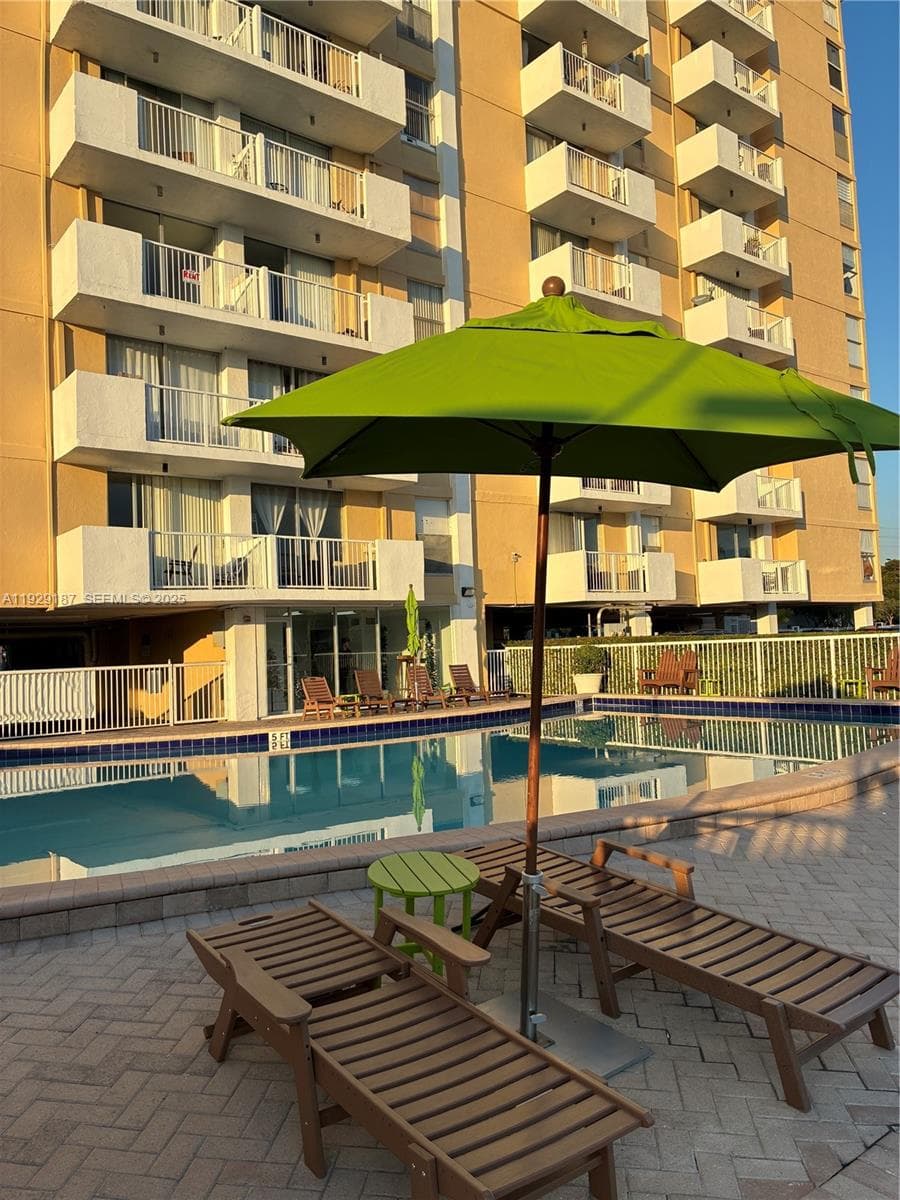 KEYSTONE TOWERS CONDO · #710 in North Miami - Photo 17