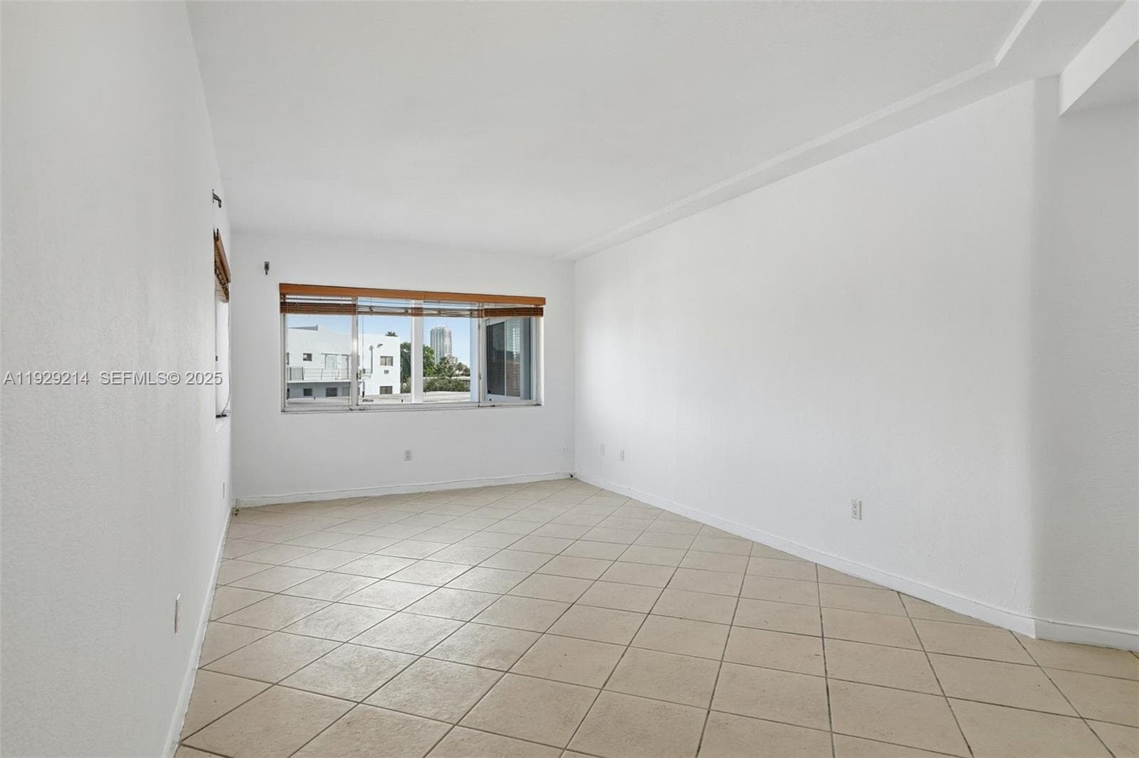 RIVE MARSEILLES CONDO · #308 in Miami Beach - Photo 13