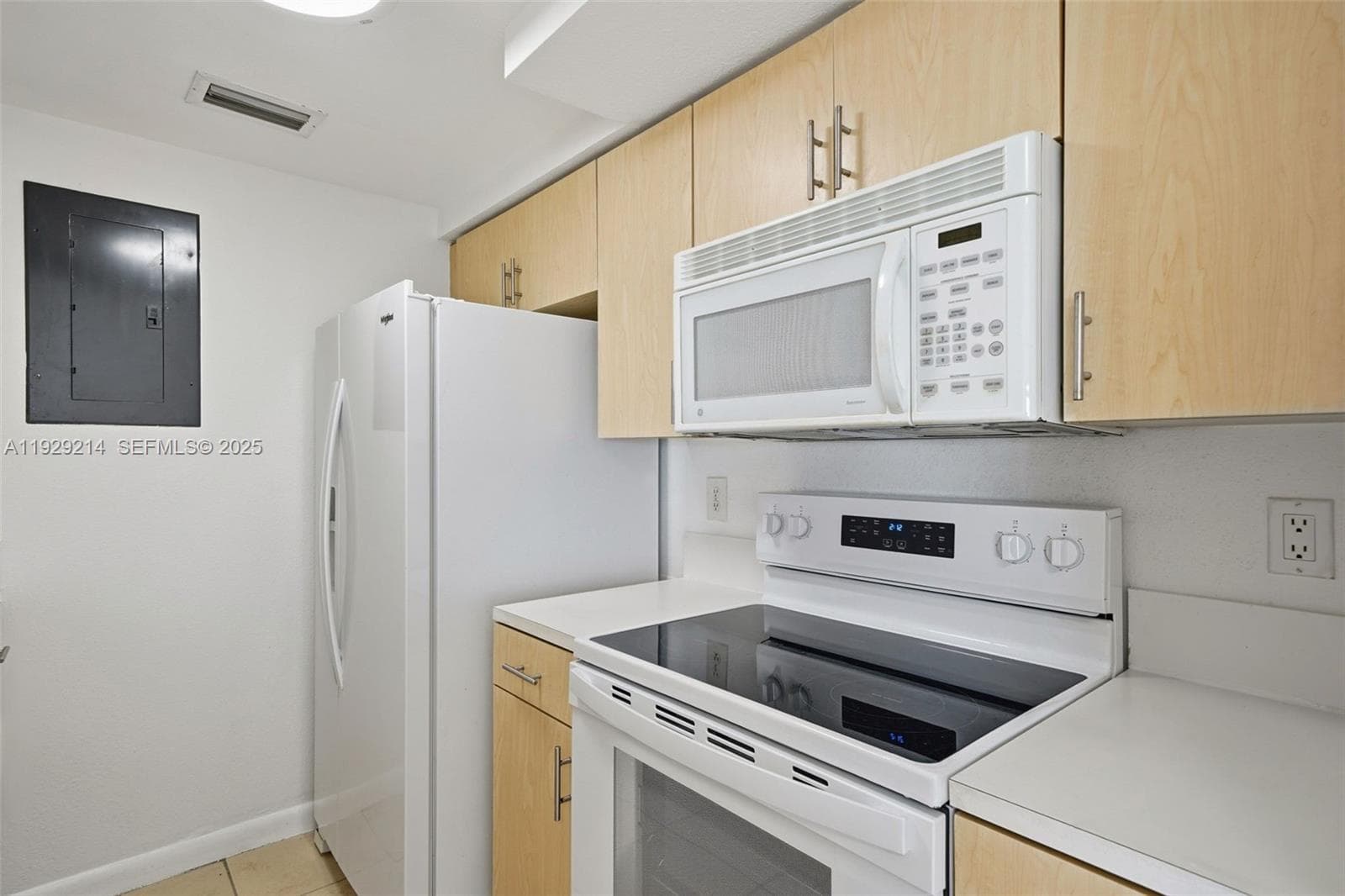 RIVE MARSEILLES CONDO · #308 in Miami Beach - Photo 17