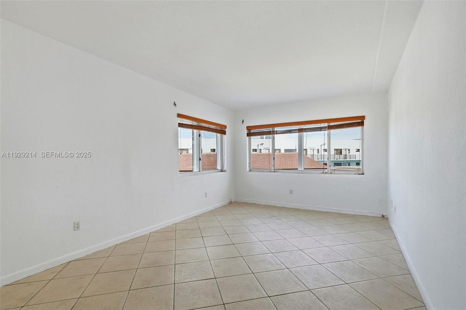 RIVE MARSEILLES CONDO · #308 in Miami Beach - Photo 12