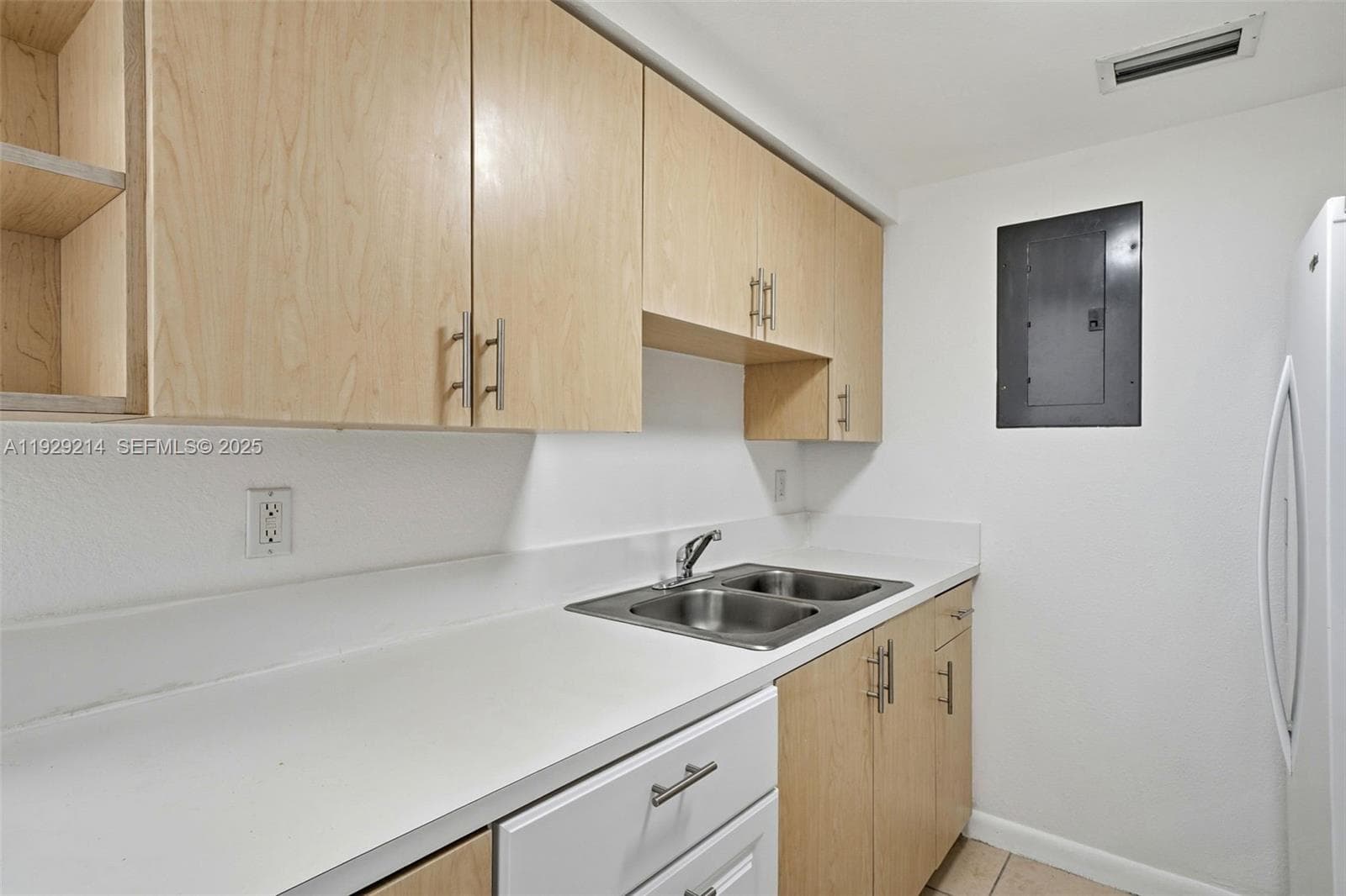RIVE MARSEILLES CONDO · #308 in Miami Beach - Photo 18