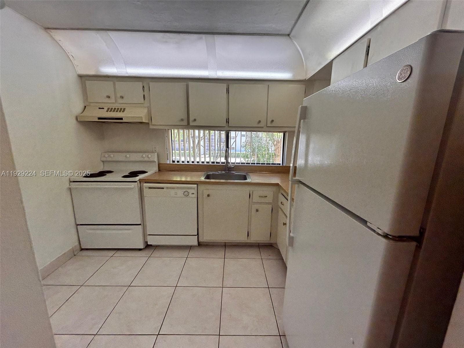 PLAZA OF AMERICAS CONDO P · #214 in Sunny Isles Beach - Photo 29
